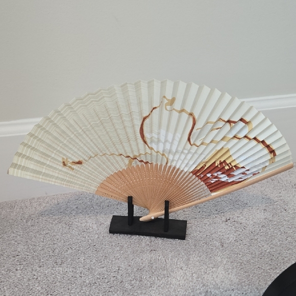 Other - Elegant Decorative Mt. Fuji Fan with Stand